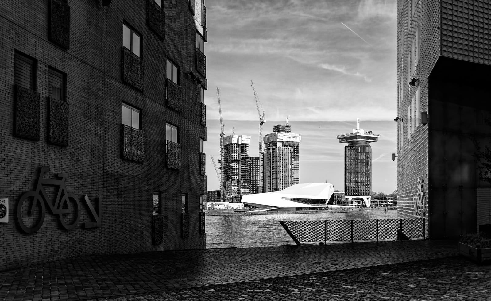 View from the Amsterdam Court Building to the Eye Museum and A'dam Tower. Photo taken in 2022.